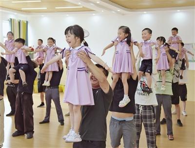 以爱之名  高调炫“父”