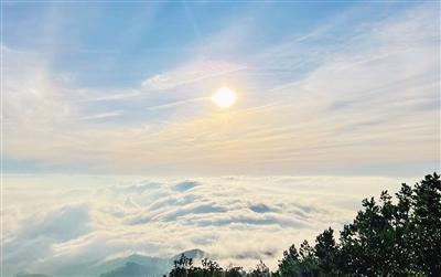 社硎乡草山风电场  览山观云看日出