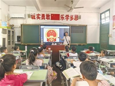 童心传红韵  红歌颂祖国  我县多所学校多彩活动庆国庆