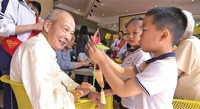 敬老孝亲 情暖重阳 我县各地开展系列主题活动